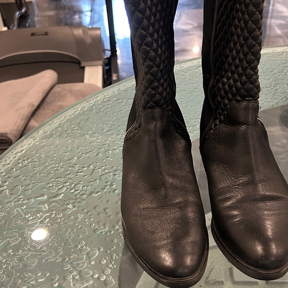 Elegant Black Ankle Booties
LIQUIDATION - Picture 2 of 4